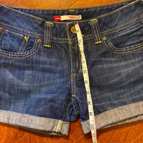 Women’s Levi’s jean shorts - Picture 5 of 5